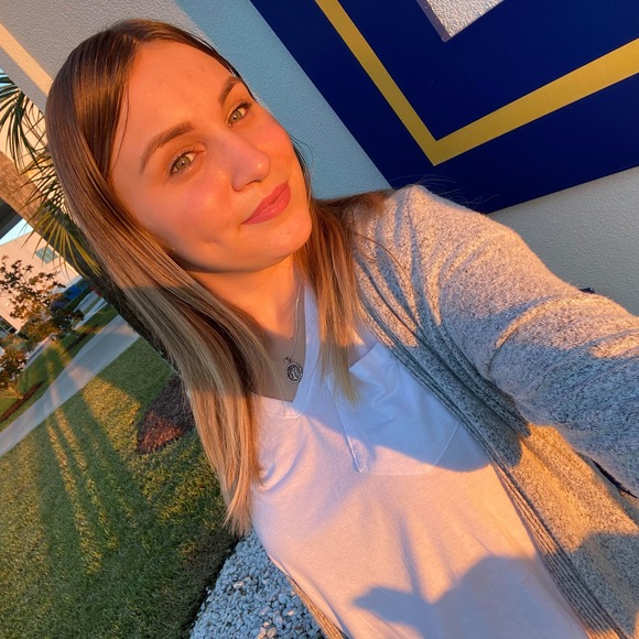 Meet your Posher, Nikol - Picture 1 of 1